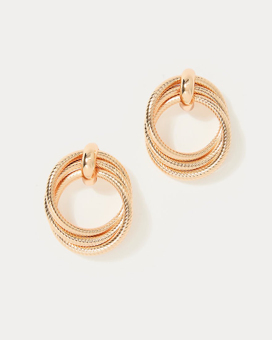 Chevs Kiss Doorknocker Earrings - Gold Metallic