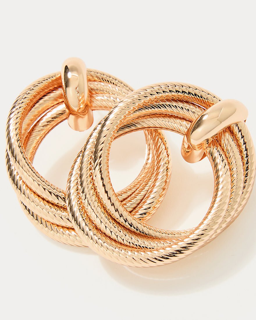 Chevs Kiss Doorknocker Earrings - Gold Metallic