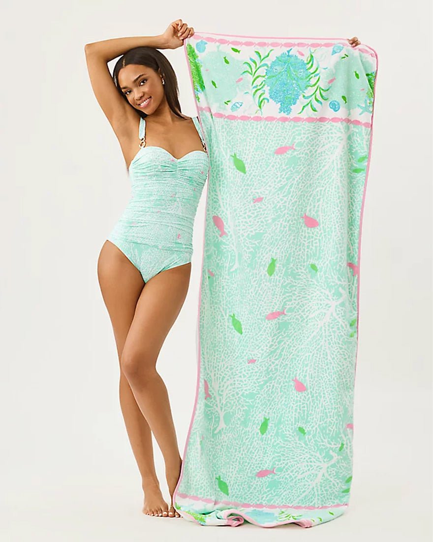 Lilly Pulitzer - Lounger Beach Towel - Mint Condition Fantastical